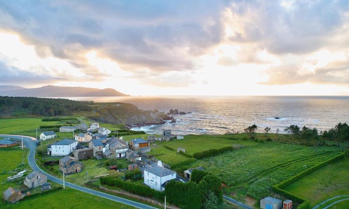 Loiba House | The Cliffs - Picon Seaside Cottage