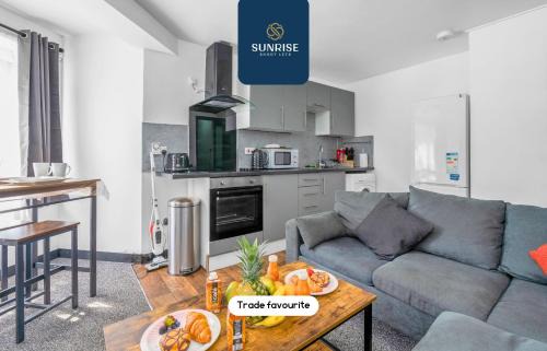 Dundee Apartment | THE CLIPPIE - INVOICE and REDUCED PRICE only via SUNRISE SHORT LETS DUNDEE, 3 Rooms, 4 Beds, Recently Renovated, Free WiFi, Free Street Parking, Ground Floor, Fully Equipped, Short and Long Stay Rates