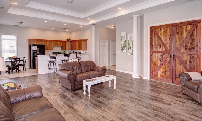 Shepherdsville House | The Clubhouse - 30 Day Minimum