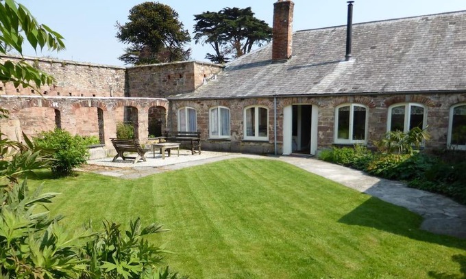 Boscundle House | The Coach House within heritage Tregrehan Garden on Cornwall's South Coast
