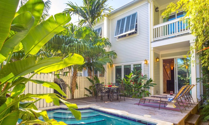 Old Town House | *THE CONTENTED CRANE @ OLD TOWN* Home & Pool Near Duval + LAST KEY SERVICES.