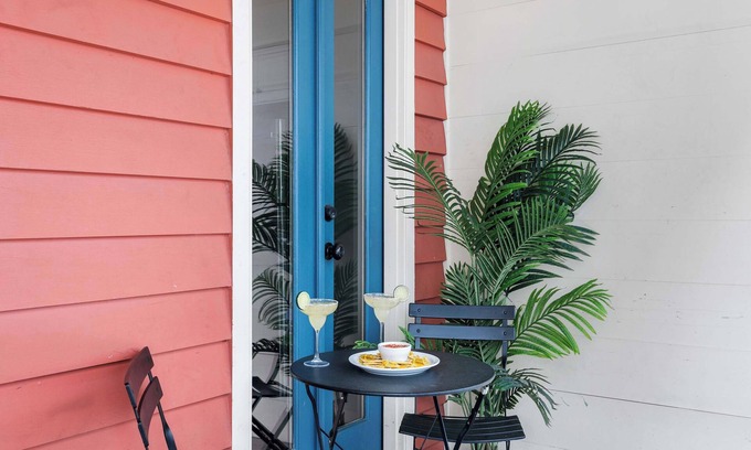 Cannonborough Elliotborough Apartment | The Copper | 1 Block to King, Bright + Modern