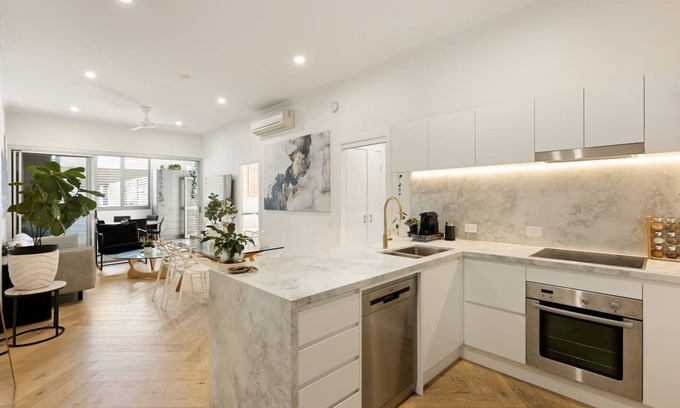 South Brisbane Apartment | The Cordelia Sweeping South Brisbane Style