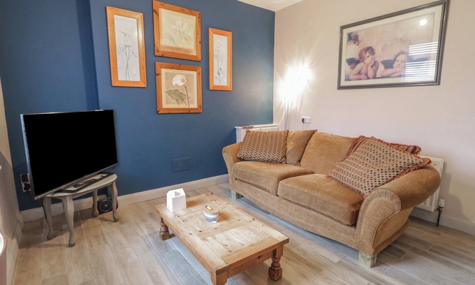 Londonderry Cottage | THE CORNER HOUSE, pet friendly in Londonderry, Northern Ireland