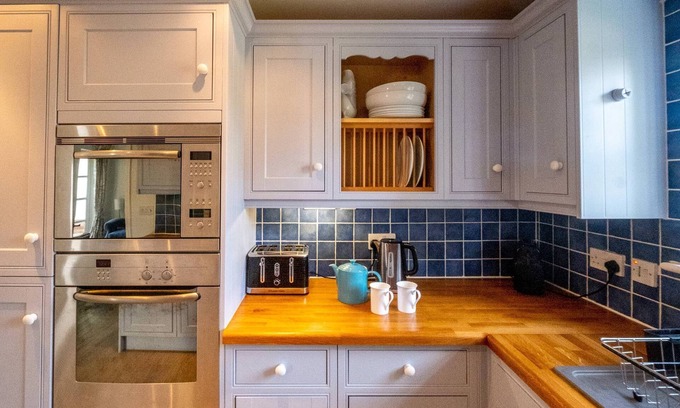 Thorpeness Cottage | The Corner House - sleeps 8 guests in 3 bedrooms