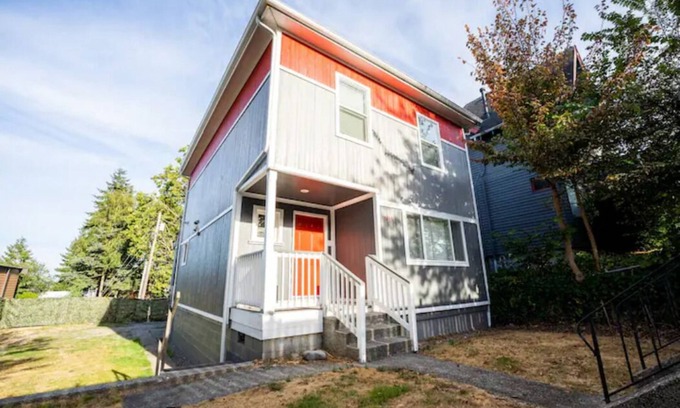 Hilltop House | The Cosmopolitan House