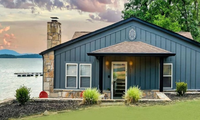 Dandridge House | The Cottage @Smoky MTN Lakeside