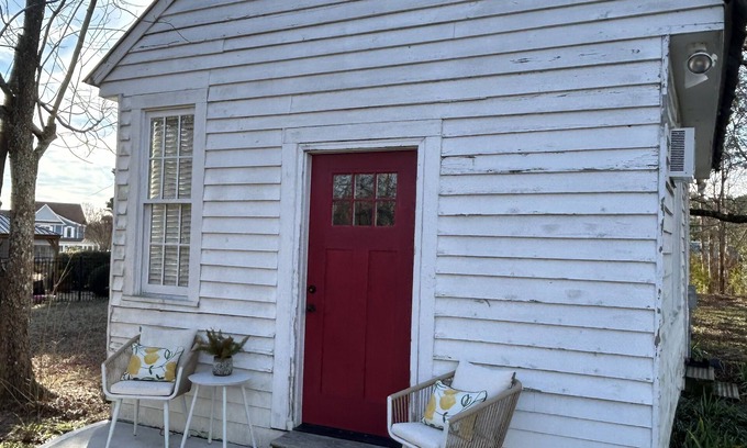 Raleigh Cottage | The Cottage @ the Farmhouse. 20 minutes from DT Raleigh!