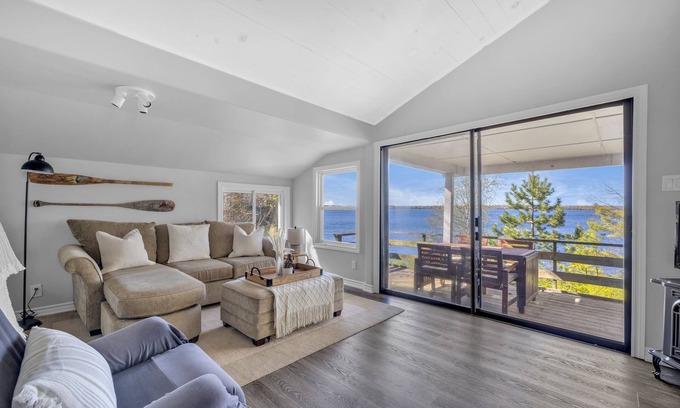 Prince Edward House | The Cove | Lake on the Mountain | 2 Bedrooms