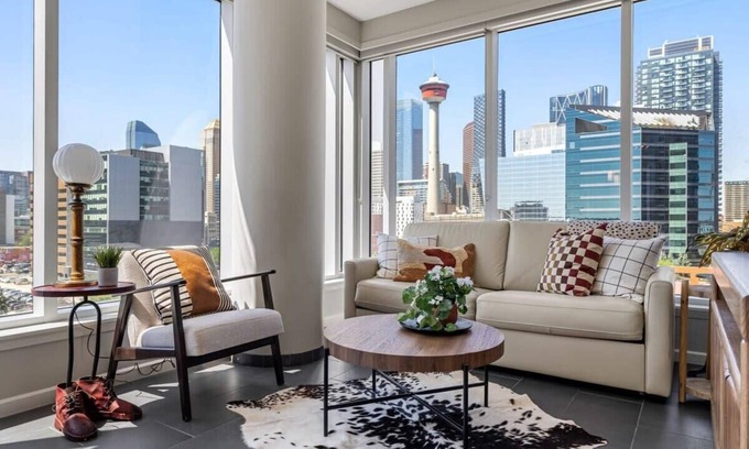 Inglewood Condo | The Cowboy l Across from Saddledome l Free Parking