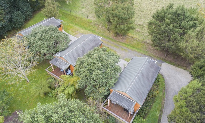 Okiato Cottage | The Cowshed Wairoro Park - Russell Holiday Home