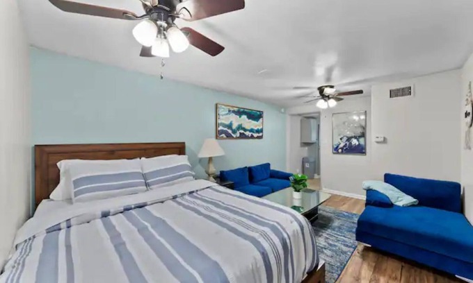 Arlington Apartment | The Cozy Deal, Laundry, Wi-fi, Central