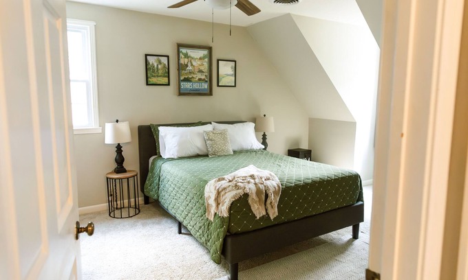 Murfreesboro Other | ~ The Cozy Farmhouse ~ Sleeps 10+ ~ Farm Views