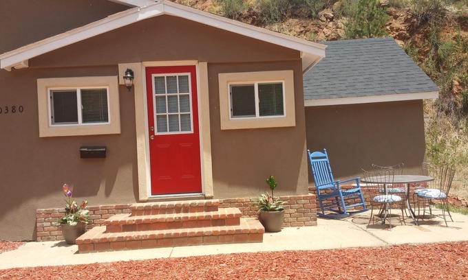 Green Mountain Falls House | The cozy summer house by the lake