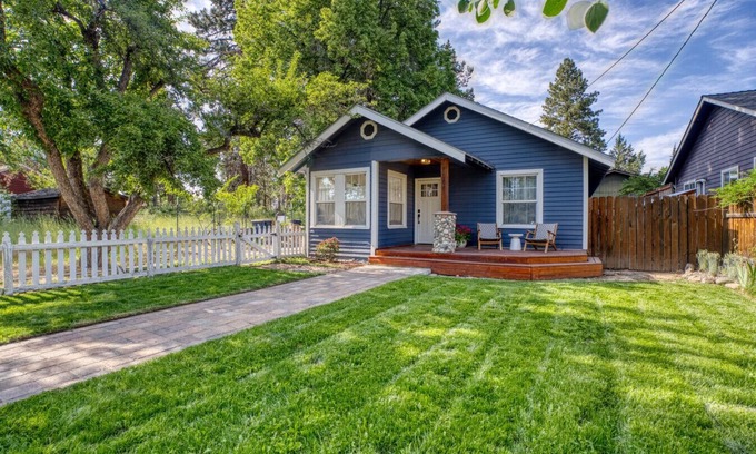 Larkspur Apartment | The Creative`s Nest in Bend