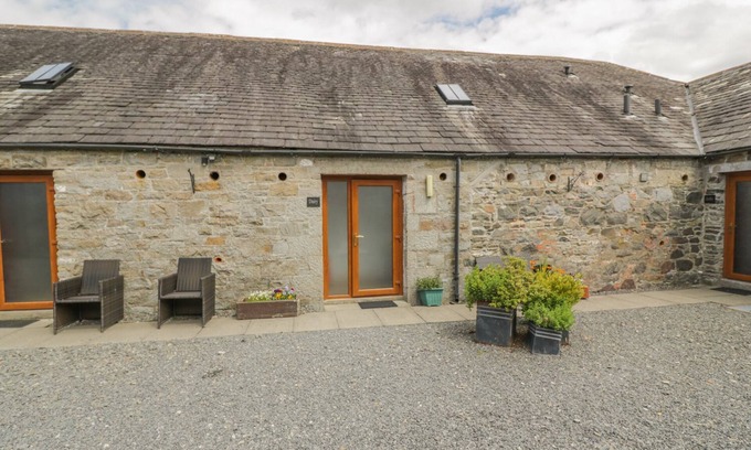 Newton Stewart Cottage | THE DAIRY, pet friendly, with a garden in Newton Stewart