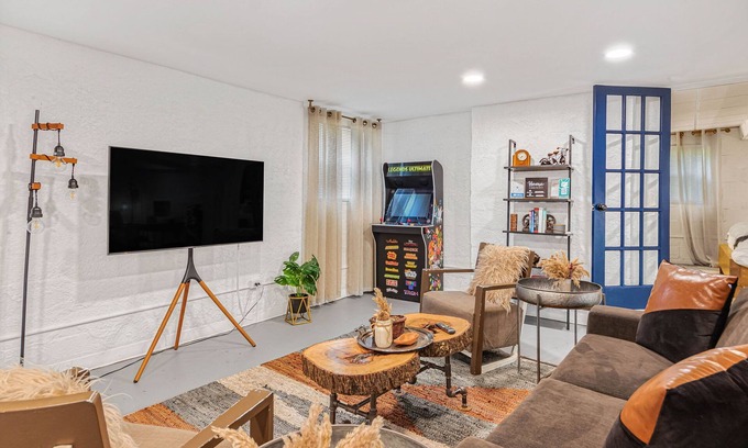 Atlanta Apartment | The Dapper Den Suite