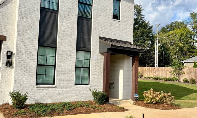 Starkville House | "The Dawg House" Townhouse