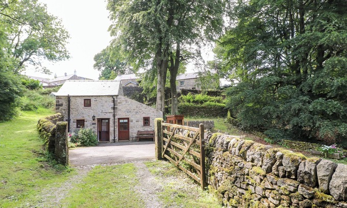 Winster Cottage | THE DELL, romantic, character holiday cottage in Winster