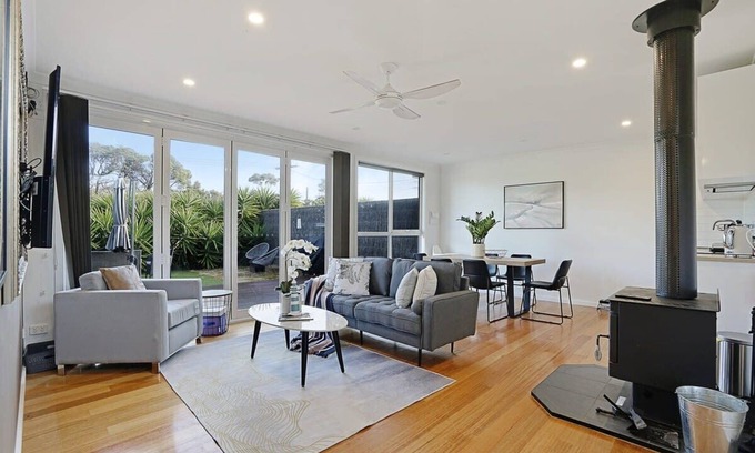 Rye House | The Dolphin Cottage - 250m to bay beach