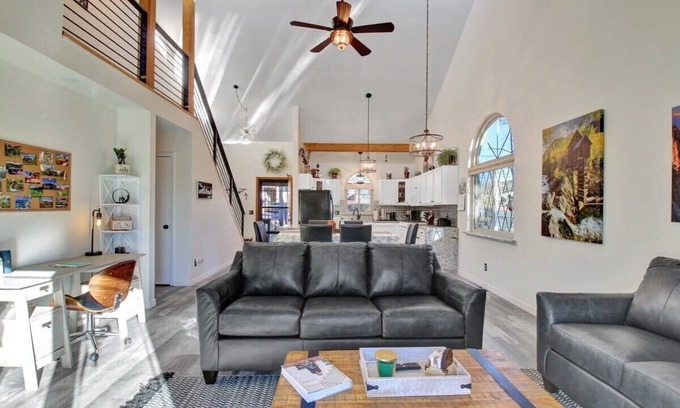 Woodland Park House | The Downtown Nugget - pet friendly, comfortable