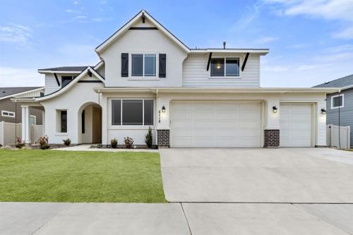 Meridian House | The Dream Home with 5 bedrooms in Meridian ID