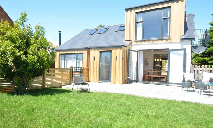 Orford Cottage | THE DUNNS, ORFORD, pet friendly, with open fire in Orford