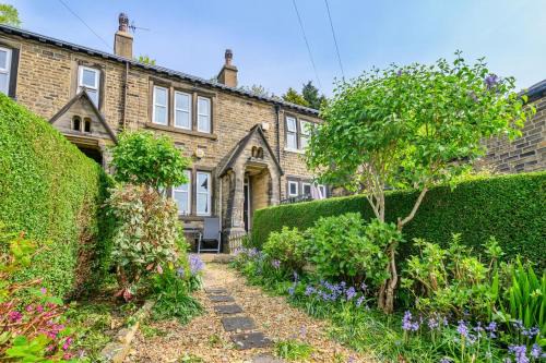 Halifax House | The Dyers Retreat - Halifax