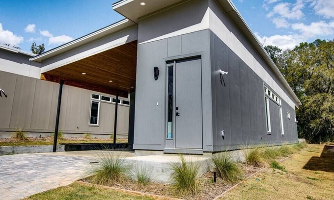 Tallahassee House | The Dylan - Ultra Modern Luxury Home