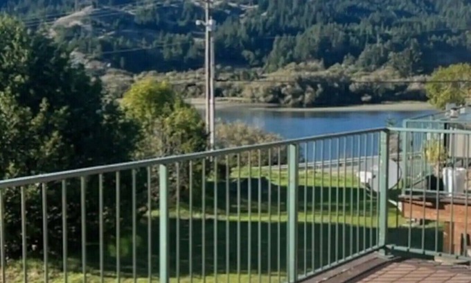 Gold Beach Cabin | The Eagle's Nest #04