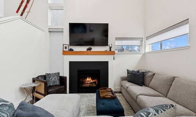 Whitefish Condo | The Eagle's Nest at The Quarry! Stunning home with Clubhouse, Communal Pool, and Hot Tub access