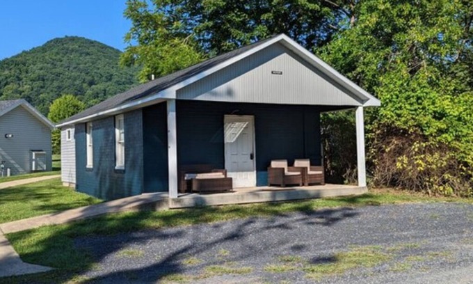 Milroy Cabin | The Eagles Nest - Hartman Center