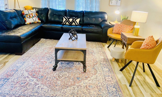 College Park House | The Eagles Nest! King Sized Bed! Sleeps 12! Family a time
