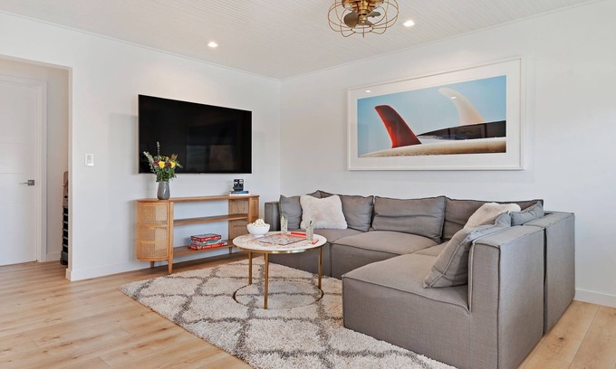 Carpinteria Apartment | The Earth of Carp! 2BD 1BA, 2 Blocks to Beach, Walk Everywhere!