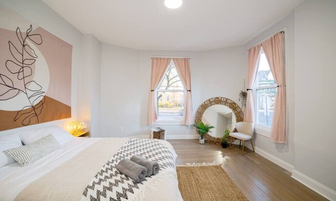 East Rock Apartment | The East Rock 4BR Parking Washer & Dryer Walk to Yale