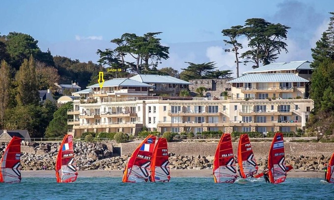 Crozon Apartment | The echo of the waves