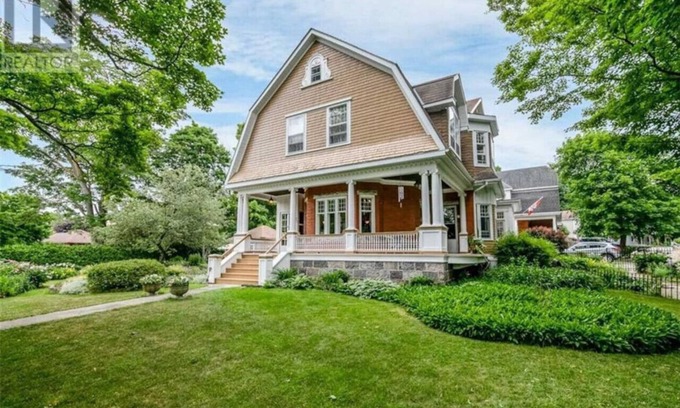 Meaford House | The `Eddie Manor` - Downtown Meaford
