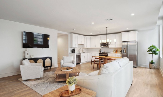 Central Business District Apartment | The Eleanor New Orleans