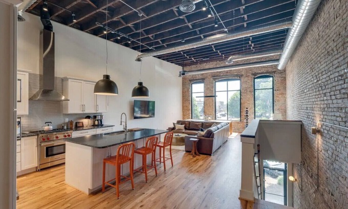 Fayetteville Apartment | The Elk Loft | 2BD/2BA Historic Beauty