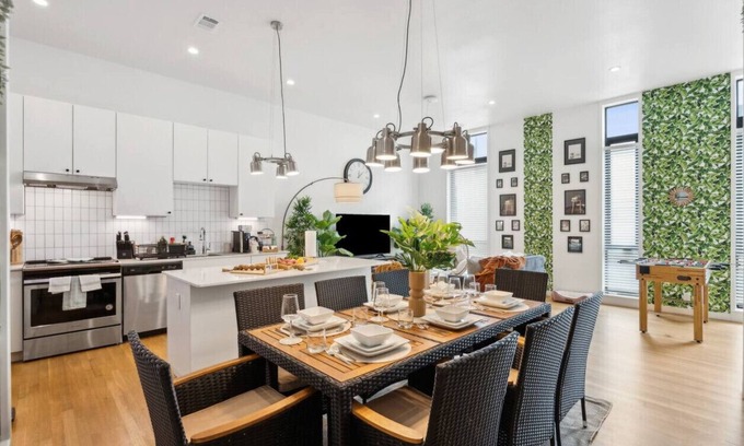 Fort Worth House | The Emerald:3BD In the Heart of Magnolia &Stylish!