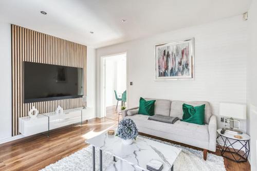 Nottingham House | The Escape