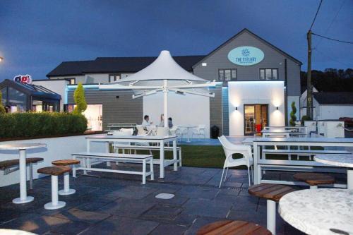Llanrhidian Higher Bed & Breakfast | The Estuary - A Bar with Rooms