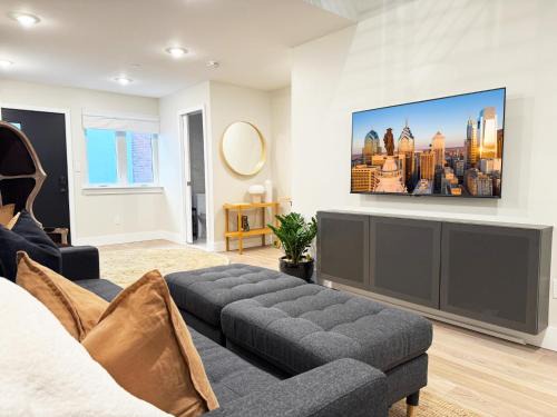 Gayborhood House | The Executive - Center-City - 3BR-4Bath-Private-Garage