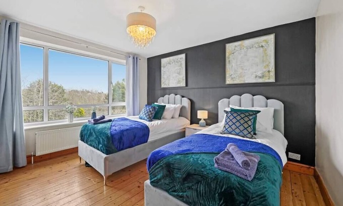 Warwick House | The Exquisite Warwick Abode - Balcony - Garden