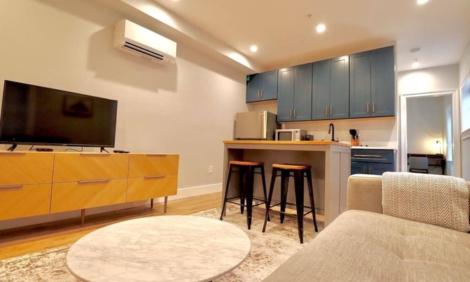 Old Town Alexandria Apartment | The Fairfax Suite at Prince Street Inn