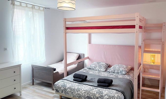 Cormicy House | The Family House, spacious with outdoor area, children's play area, wifi and parking.