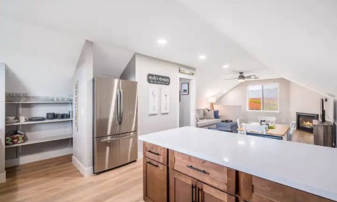 Fort Valley House | The Farmhouse at Humphreys Peak-Relax with a view!