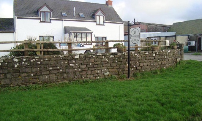 Haverfordwest Bed & Breakfast | The Farmhouse Lochmeyler
