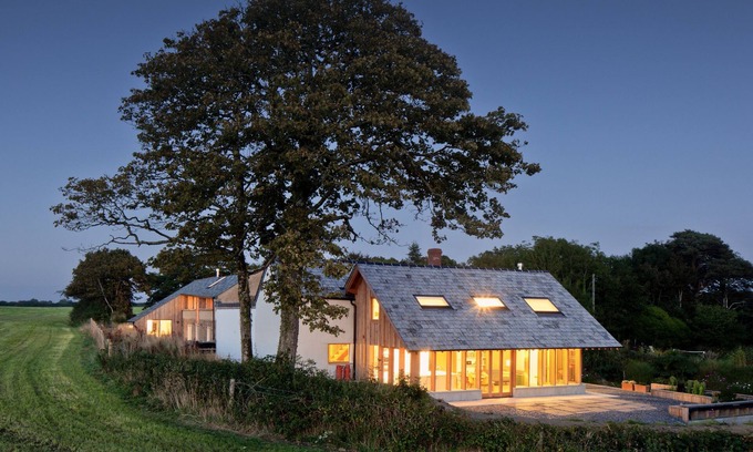 Holsworthy House | The Farmhouse - sleeps 8 guests in 4 bedrooms