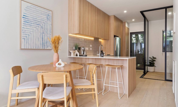 Mount Albert House | The Fern - 5* Townhouse in Mount Albert - With Parking and Office